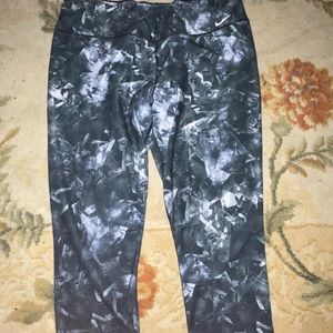 Nike printed cropped leggings